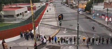 Bloquean Cámara de Diputados para impedir discusión de reforma judicial; Morena anuncia sede alterna