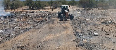 Realizan mantenimiento en tiraderos a cielo abierto en Los Planes y Agua Amarga