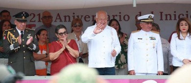 Encabeza el gobernador Castro Cosío desfile cívico-militar conmemorativo al 16 de septiembre