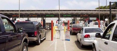 Cobro a extranjeros por ingresar a México genera aglomeraciones en frontera norte