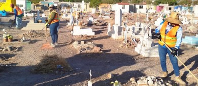 Cuadrillas de Servicios Públicos continúan con mantenimiento en panteón de Los San Juanes