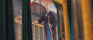 López Obrador devela su retrato presidencial en Palacio Nacional