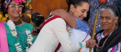Sheinbaum recibe bastón de mando de 70 pueblos indígenas y comunidad afromexicana