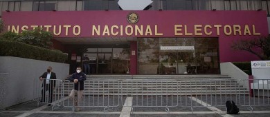 INE urge al TEPJF pronunciarse sobre suspensiones contra la reforma judicial