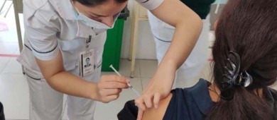IMSS: Cuándo y dónde vacunarte gratis contra influenza y covid-19 en invierno 2024-2025