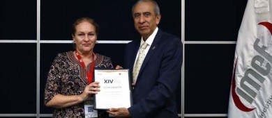 Académica de la UABCS recibe prestigioso premio internacional por su destacada contribución al desarrollo financiero global
