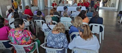 Más de 2,000 jubilados de BCS exigen pago de bonos; amenazan con plantones