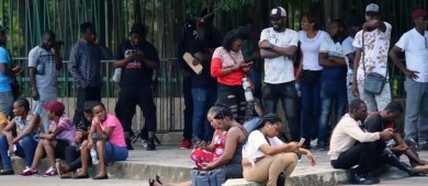 Peticiones de asilo en México caen casi a la mitad