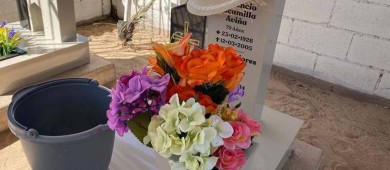 Piden usar flores artificiales en panteones para prevenir dengue en Día de Muertos
