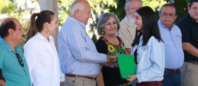 Fortalece Castro Cosío educación en comunidades con la entrega de equipamiento y mantenimiento de espacios