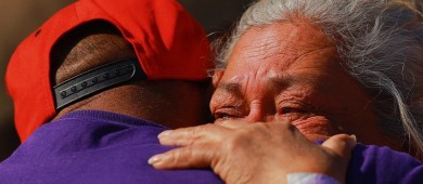 Al menos 200 familias se reúnen por minutos en frontera entre México y EU