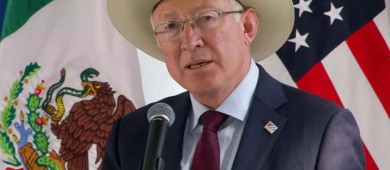 Ken Salazar destaca intercambio educativo entre Estados Unidos y México