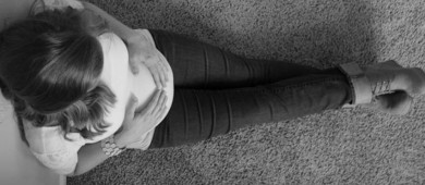 Aumenta riesgo de suicidio en mujeres que acaban con su embarazo