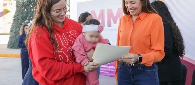 Entrega el Ayuntamiento de La Paz apoyos económicos a 83 madres estudiantes
