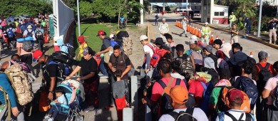 Acusan bloqueo de autoridades mexicanas a caravana migrante