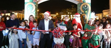 Inicia Ayuntamiento de Los Cabos festejos navideños con el encendido del árbol