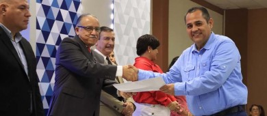 UABCS egresa una generación más de profesionistas