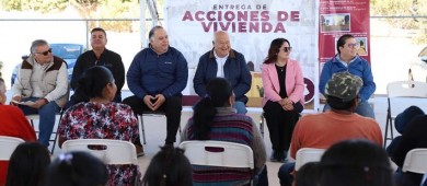Entrega Castro Cosío acciones de vivienda a familias de comunidades rurales de La Paz