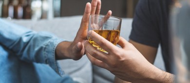 Mexicanos dicen que buscarán comer más sano y beber menos alcohol este año