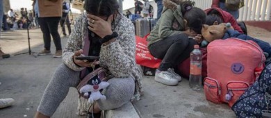 Quedan 270,000 personas varadas tras cancelación de app migratoria, según CBS