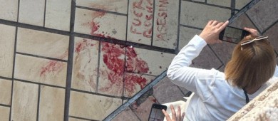 Irrumpen en oficinas del Gobernador de Sinaloa al grito de 'renuncia Rocha' y 'narcogobierno'