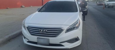 En operativos interinstitucionales, se aseguran tres personas y sustancias ilícitas