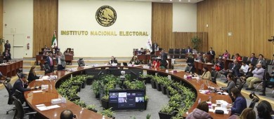Tribunal Electoral valida modelos de casilla del INE para elección judicial; funcionarios no contarán los votos