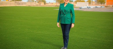Arranca la instalación del pasto sintético en el campo infantil de béisbol en Mulegé