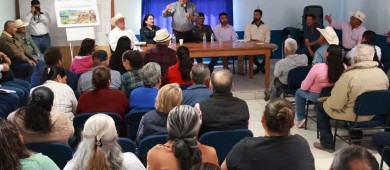 El gobernador Víctor Castro beneficia con más apoyos a productores de Mulegé