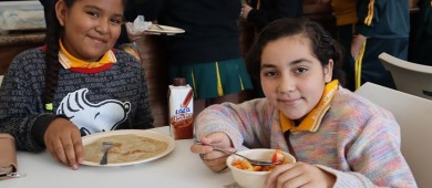 Entra en vigor la prohibición de venta de comida chatarra en centros escolares