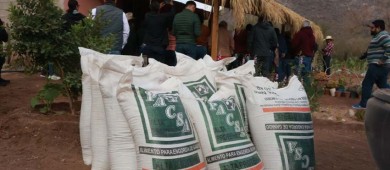 Visita Castro Cosío, zona serrana de Santa Martha y El Patrocinio, y entrega apoyos