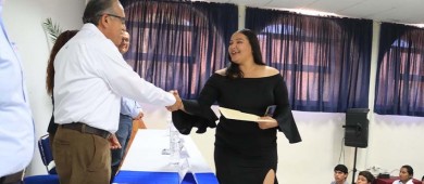 “La disciplina y constancia son claves para alcanzar el éxito”: señala rector de la UABCS en entrega de reconocimientos a mejores promedios