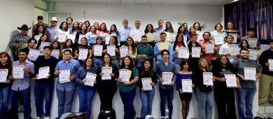 “La disciplina y constancia son claves para alcanzar el éxito”: señala rector de la UABCS en entrega de reconocimientos a mejores promedios