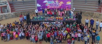 Encabeza Milena Quiroga el festival de la niñez en El Pescadero