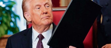 Trump dice que mantendrá arancel base de 10% tras acuerdos comerciales