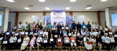 UABCS reconoce a 71 docentes por años de servicio brindados a la institución