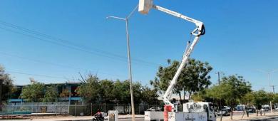 Atienden más de 70 reportes ciudadanos con labores de limpieza y alumbrado público