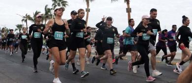 Participan 300 corredores en la Carrera del Día de la Marina 2025