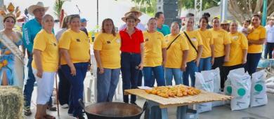 Impulsa Milena Quiroga tradiciones y economía local durante la Feria del Mango en San Bartolo