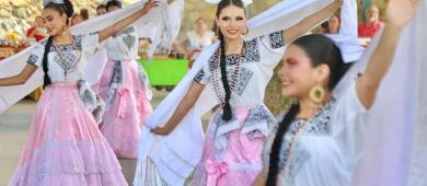 Impulsa Milena Quiroga tradiciones y economía local durante la Feria del Mango en San Bartolo
