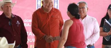 Entrega el gobernador Castro Cosío más de 18mdp en equipo a productores de Comondú