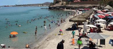 Arriba al Puerto de Pichilingue el crucero Carnival Panorama