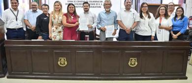 La XVII Legislatura firma convenios para beneficiar a trabajadores con estudios de postgrado y universitarios