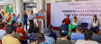 Gobierno estatal entrega de apoyos a emprendedoras y emprendedores paceños