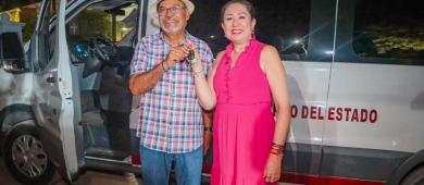 Entregan unidad de transporte escolar a la colonia Los Frailes