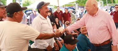 Gobernador entregó en La Paz, equipo pesquero y acuícola por más de 5 mdp