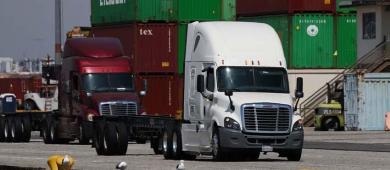 Trump impone nuevo arancel de 25% a camiones medianos y pesados a partir del 1 de noviembre