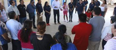 Gobernador Castro Cosío entrega un vehículo al CAM de Todos Santos en apoyo a jóvenes estudiantes