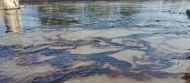 Pemex recupera más de 1.6 millones de litros de crudo tras fuga en el río Pantepec