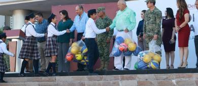 SEDIF recibe del gobierno de BCS vehículos al SEDIF para fortalecer programas sociales